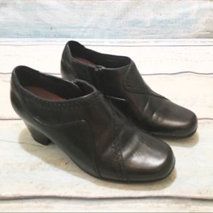 Clark’s Everyday Black Leather Ankle Bootie Boots